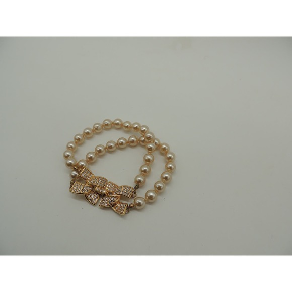 Vintage KJL Double Strand Pearl Bracelet with Goldtone Rhinestone Bow Clasp - Picture 5 of 9